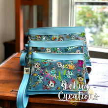 Load image into Gallery viewer, Clear Clutch Wristlet

